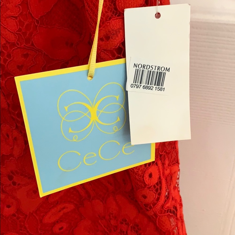 Red lace dress - Picture 4 of 4